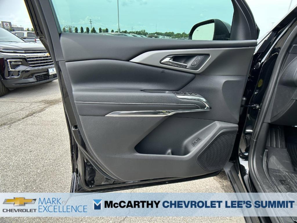 new 2025 Chevrolet Traverse car, priced at $42,560