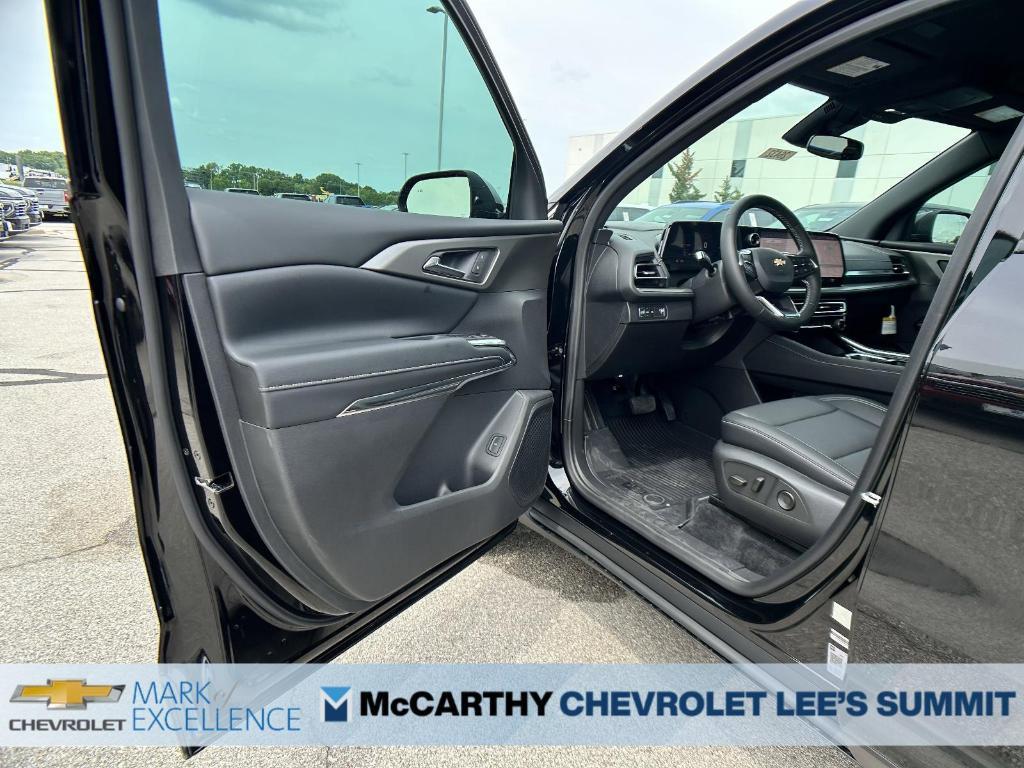 new 2025 Chevrolet Traverse car, priced at $42,560