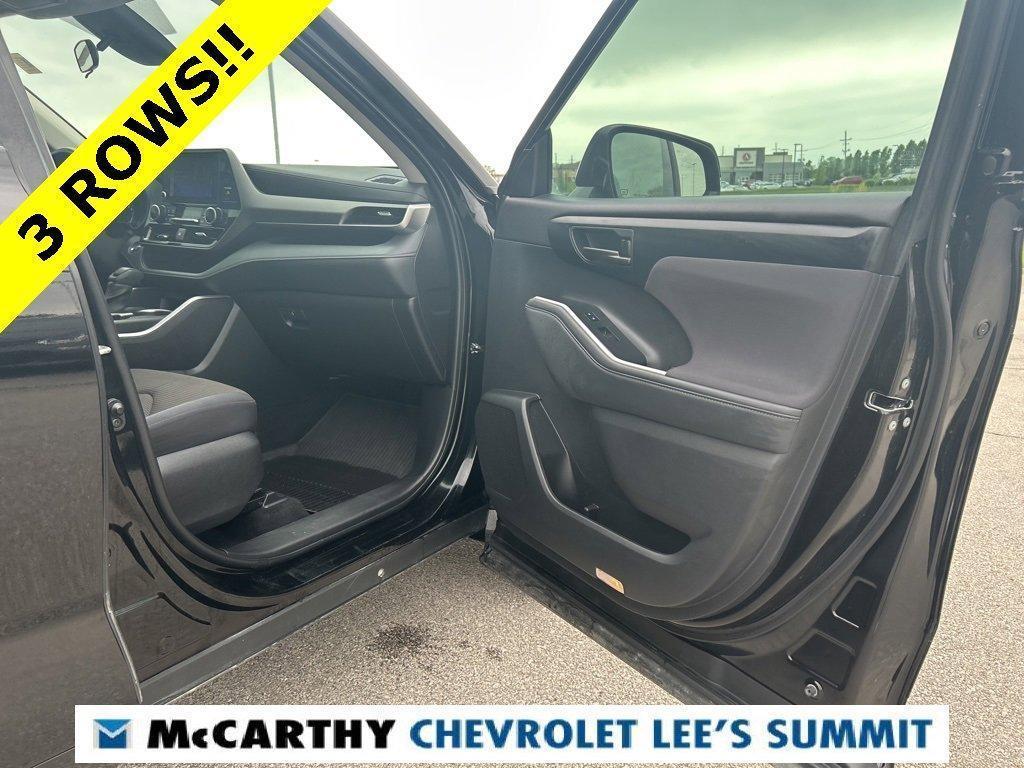 used 2023 Toyota Highlander car, priced at $31,500