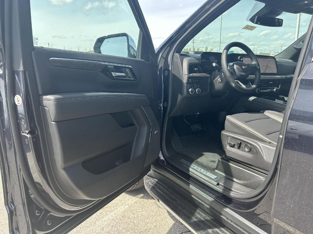 new 2025 Chevrolet Suburban car, priced at $78,595