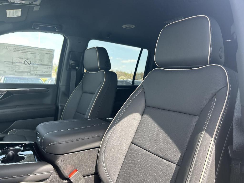 new 2025 Chevrolet Suburban car, priced at $78,595