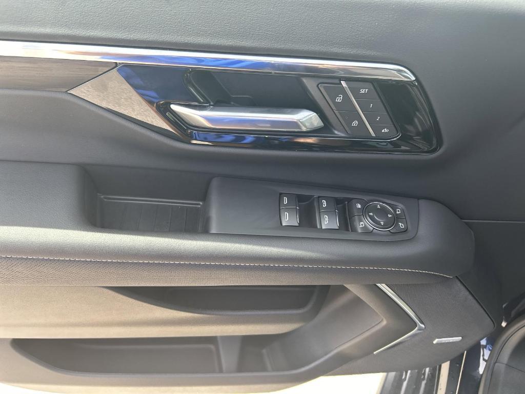 new 2025 Chevrolet Suburban car, priced at $78,595