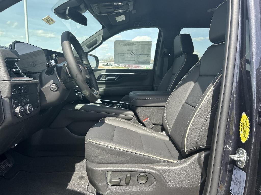new 2025 Chevrolet Suburban car, priced at $78,595