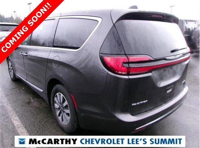 used 2023 Chrysler Pacifica Hybrid car, priced at $27,700