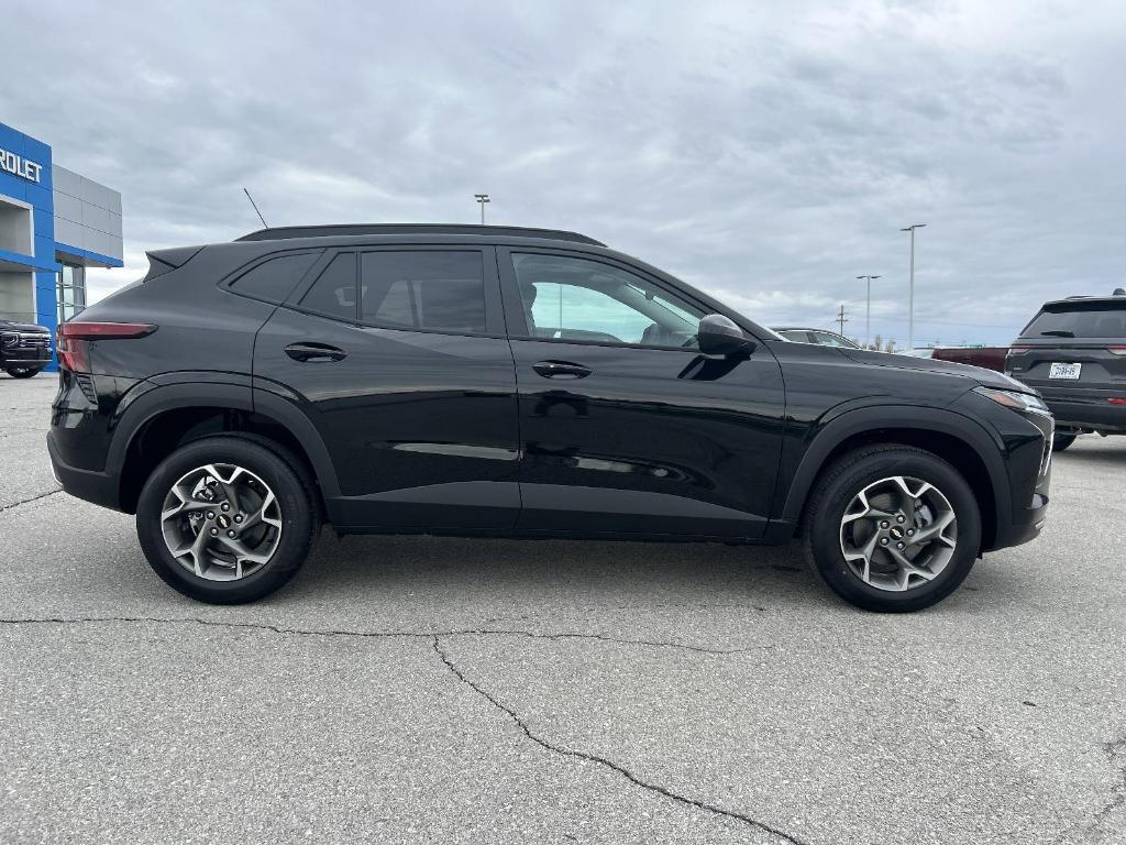 new 2025 Chevrolet Trax car, priced at $25,385