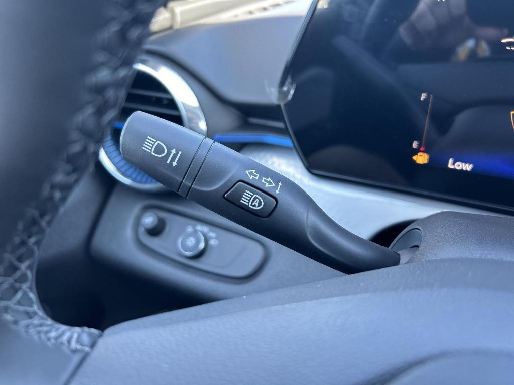 new 2025 Chevrolet Trax car, priced at $25,385