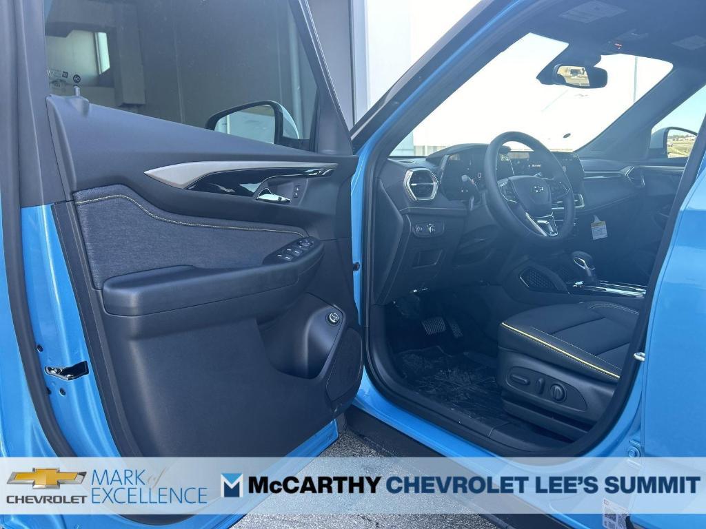 new 2025 Chevrolet TrailBlazer car, priced at $27,615