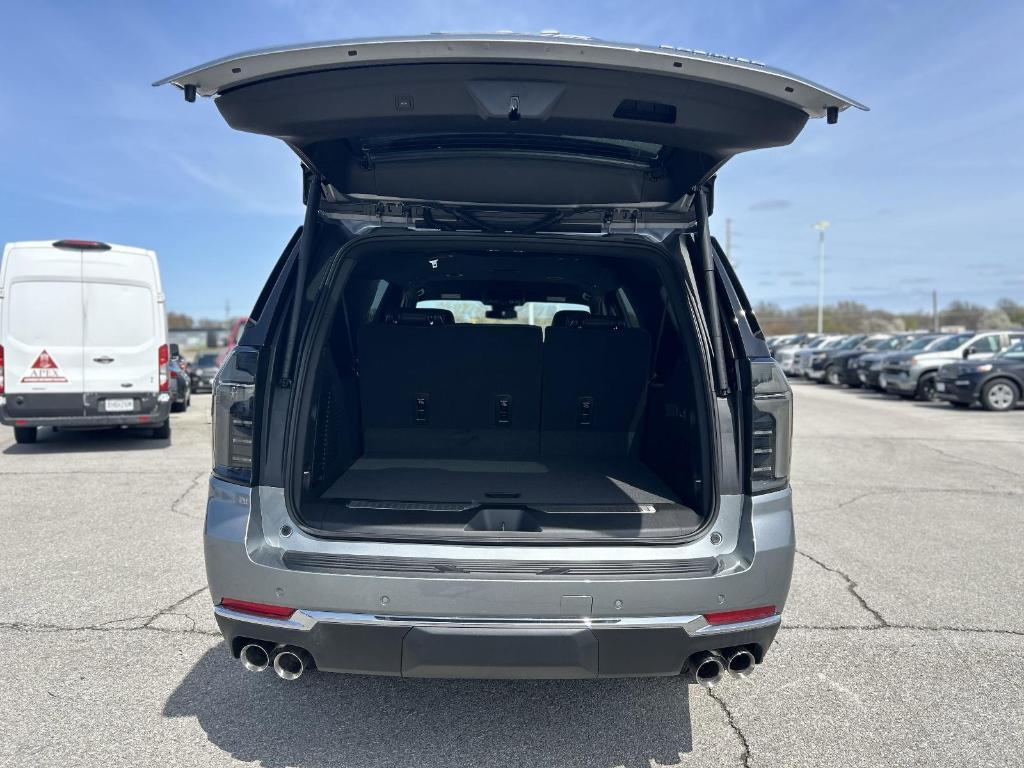 new 2025 Chevrolet Suburban car, priced at $78,595