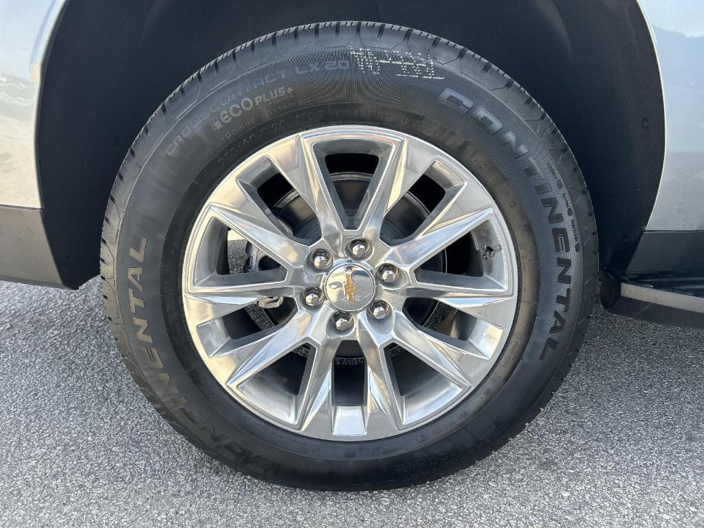 new 2025 Chevrolet Suburban car, priced at $78,595