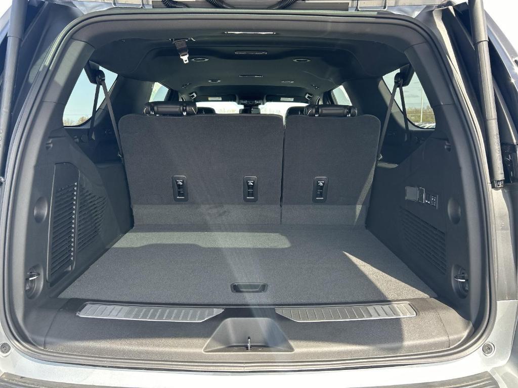 new 2025 Chevrolet Suburban car, priced at $78,595