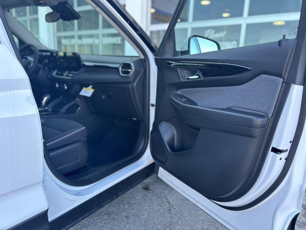 new 2025 Chevrolet TrailBlazer car, priced at $26,720