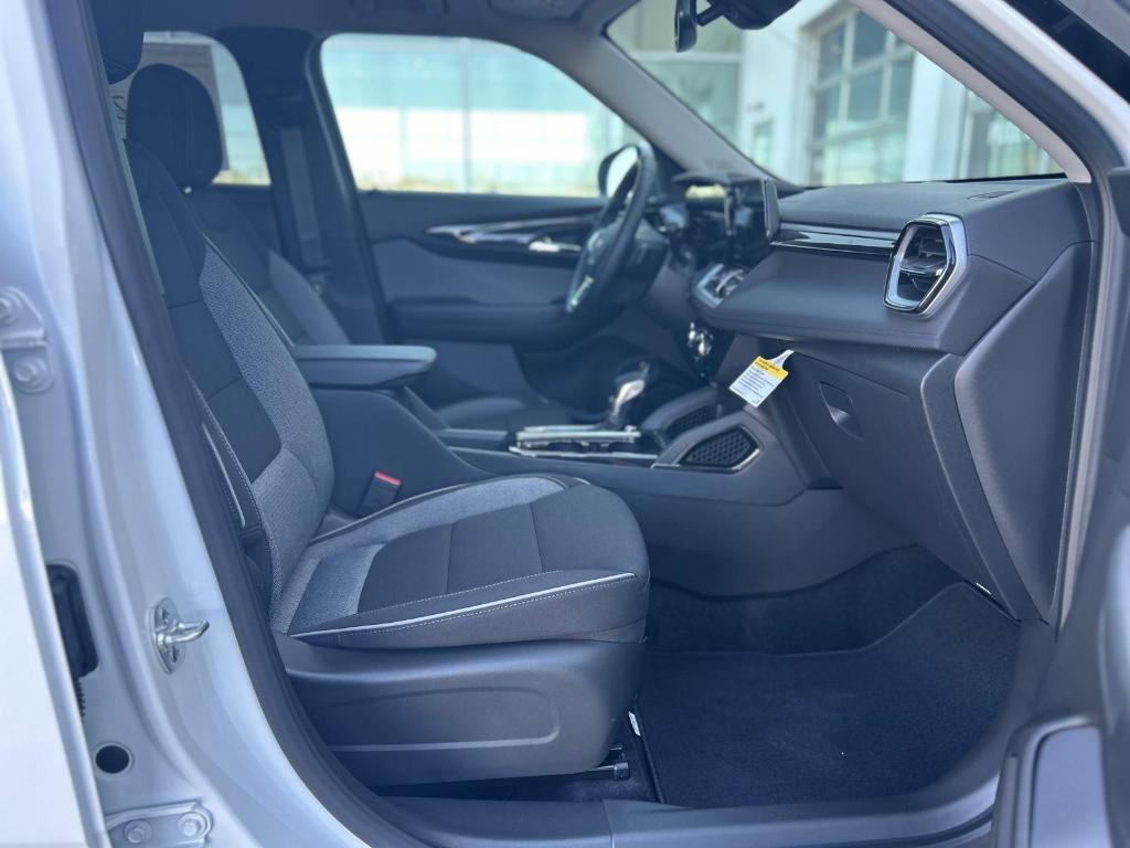 new 2025 Chevrolet TrailBlazer car, priced at $26,720