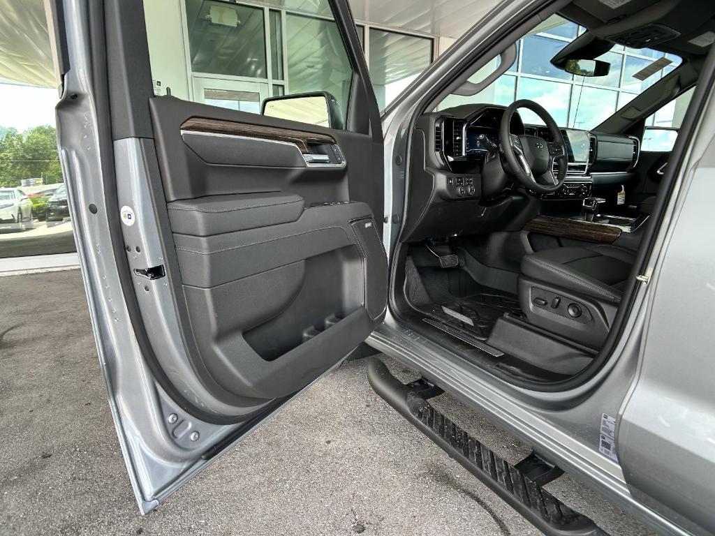new 2025 Chevrolet Silverado 1500 car