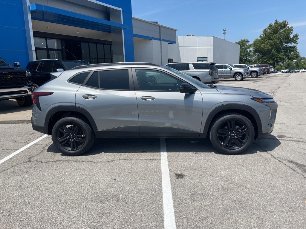 new 2025 Chevrolet Trax car