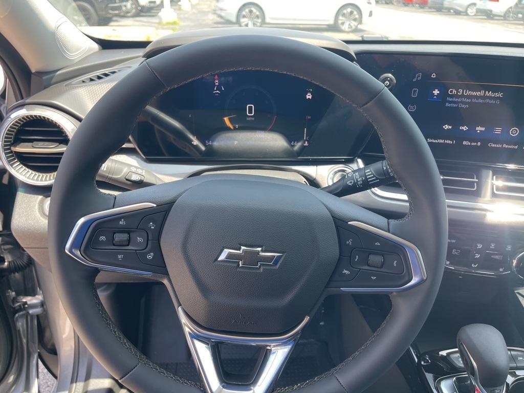 new 2025 Chevrolet Trax car