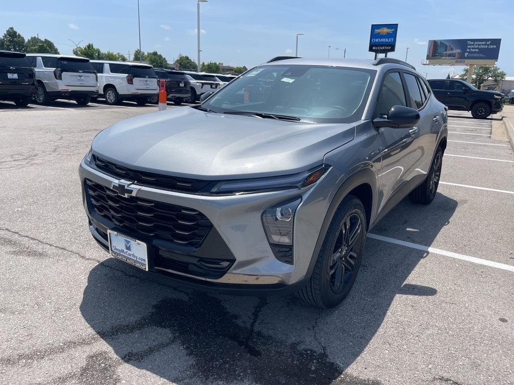 new 2025 Chevrolet Trax car