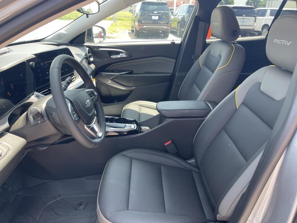 new 2025 Chevrolet Trax car