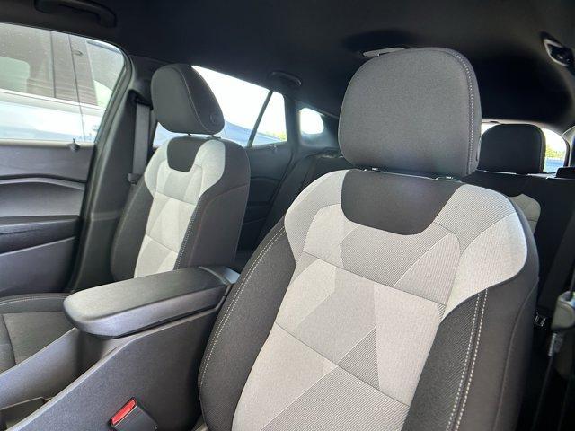 new 2025 Chevrolet Trax car