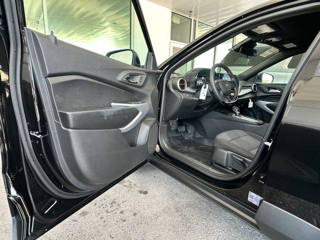new 2025 Chevrolet Trax car
