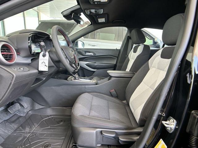 new 2025 Chevrolet Trax car