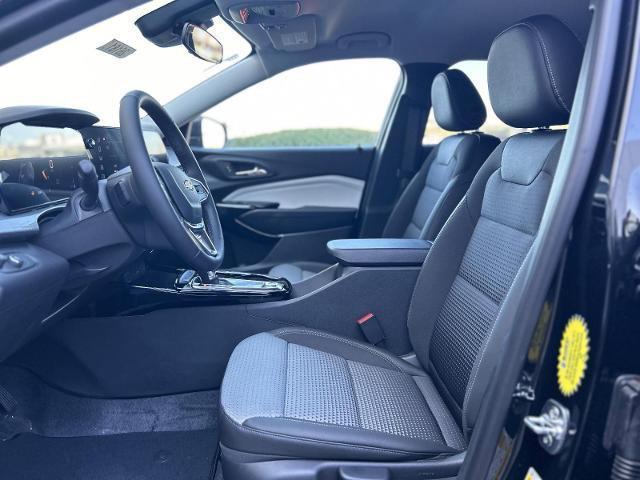 new 2025 Chevrolet Trax car, priced at $25,650