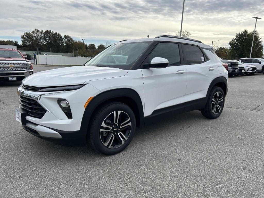 new 2025 Chevrolet TrailBlazer car, priced at $27,075