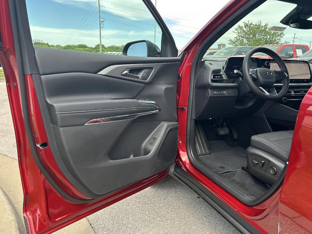 new 2025 Chevrolet Traverse car, priced at $47,825