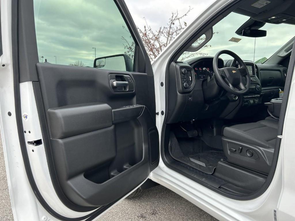 new 2025 Chevrolet Silverado 1500 car, priced at $42,700