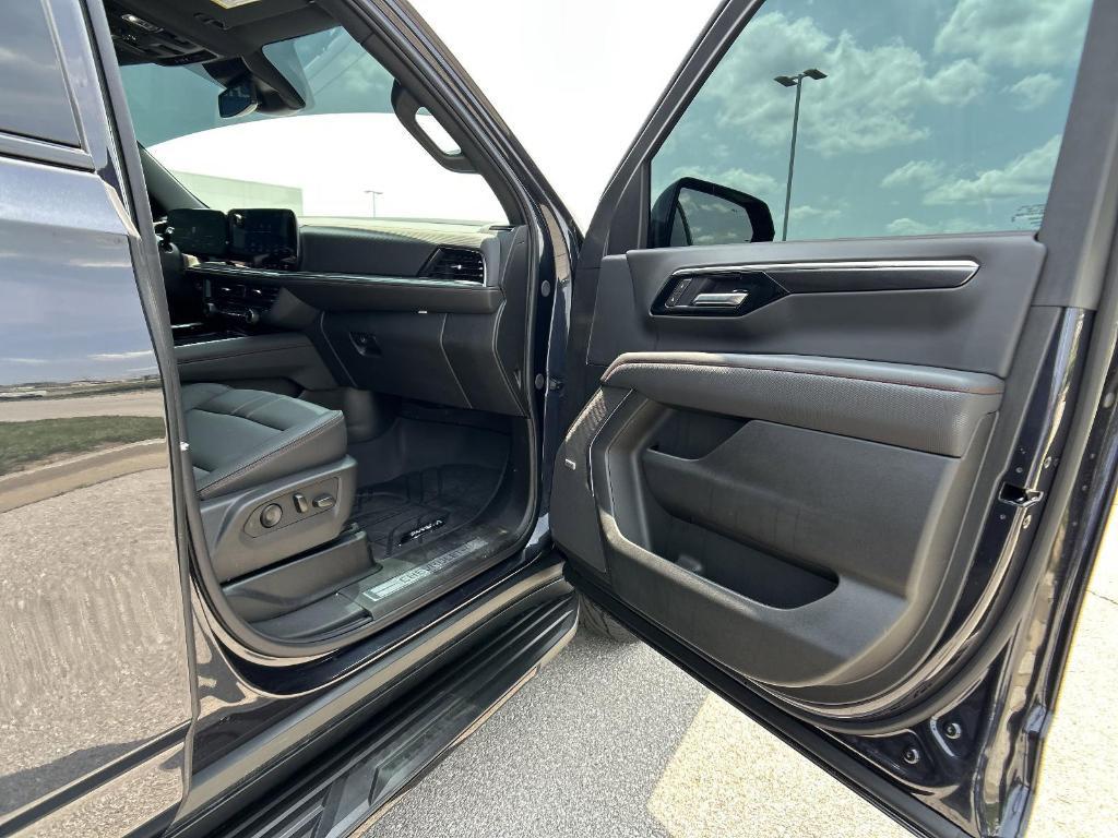 new 2025 Chevrolet Suburban car, priced at $85,815