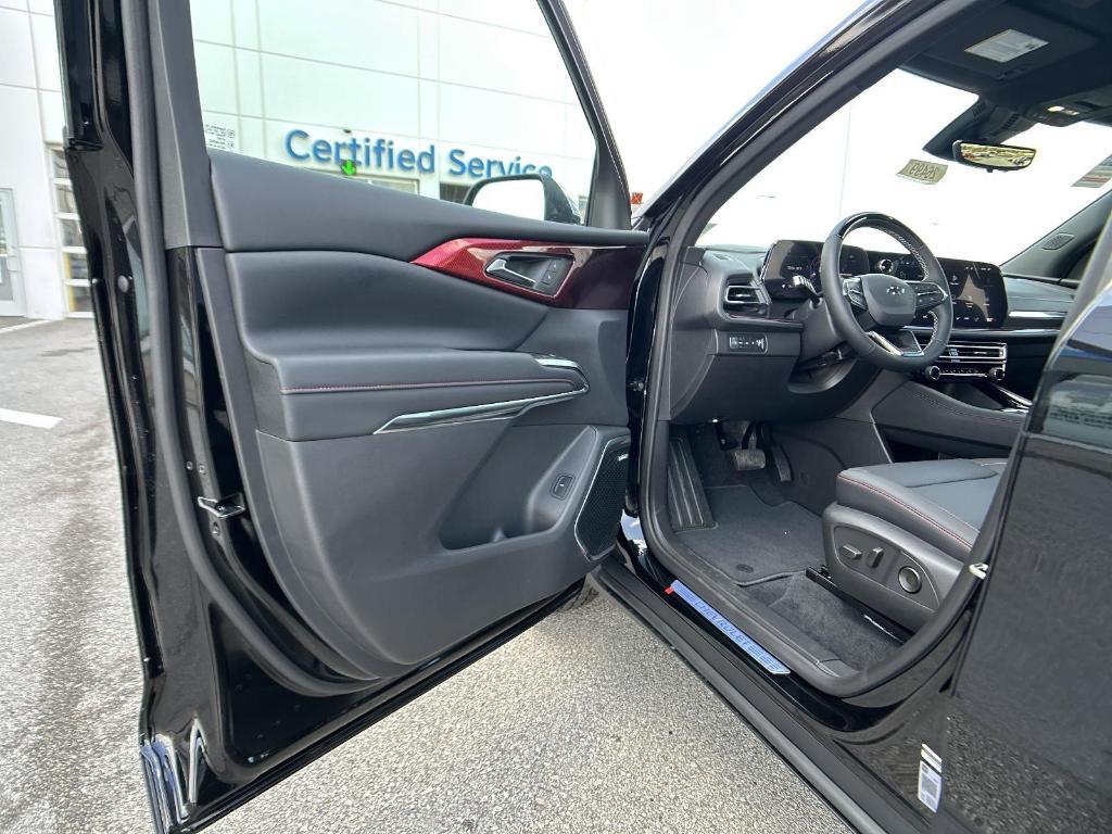 new 2025 Chevrolet Traverse car, priced at $57,130