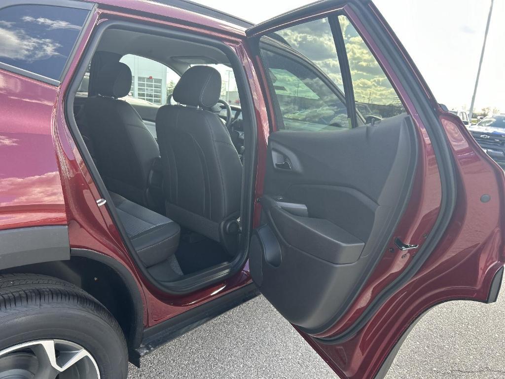 new 2025 Chevrolet Trax car, priced at $25,385