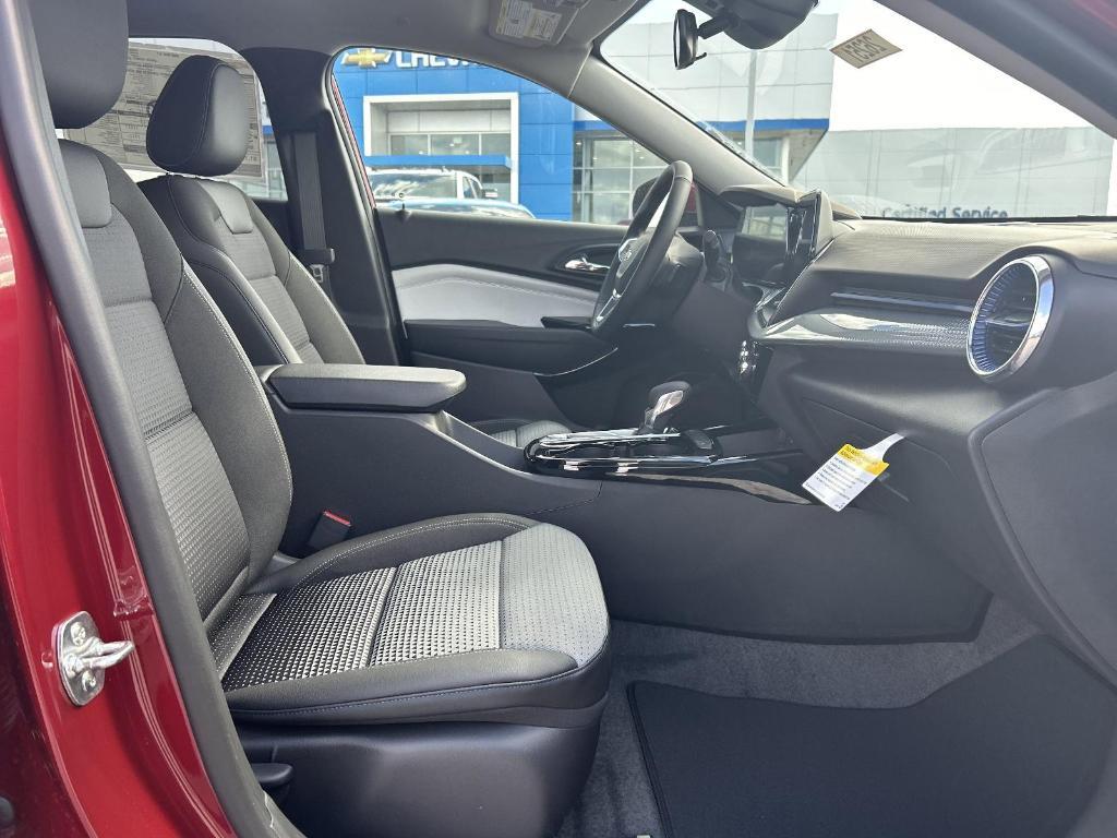new 2025 Chevrolet Trax car, priced at $25,385