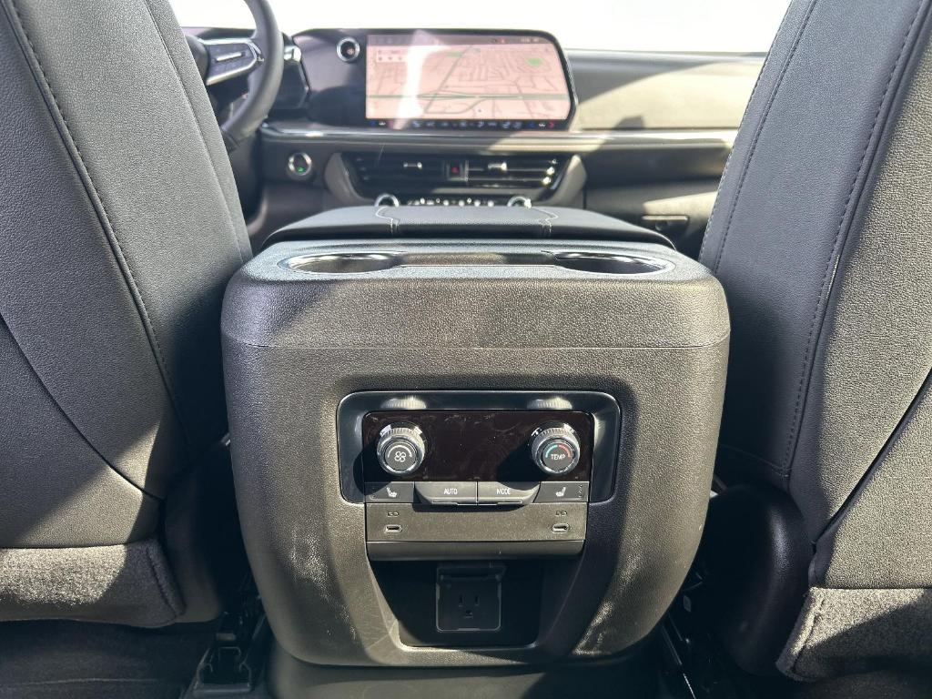 new 2025 Chevrolet Suburban car, priced at $78,595