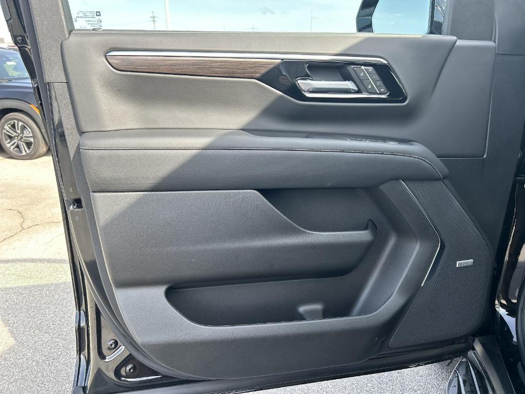 new 2025 Chevrolet Suburban car, priced at $78,595
