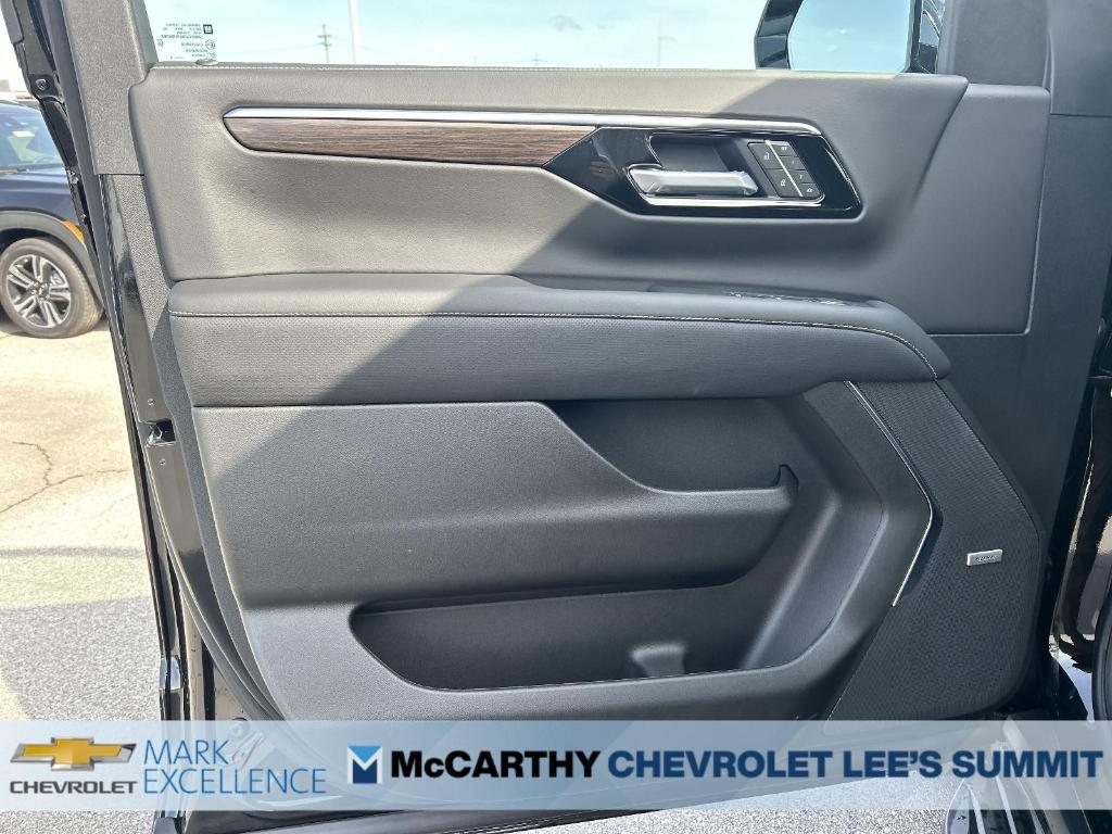 new 2025 Chevrolet Suburban car, priced at $76,595
