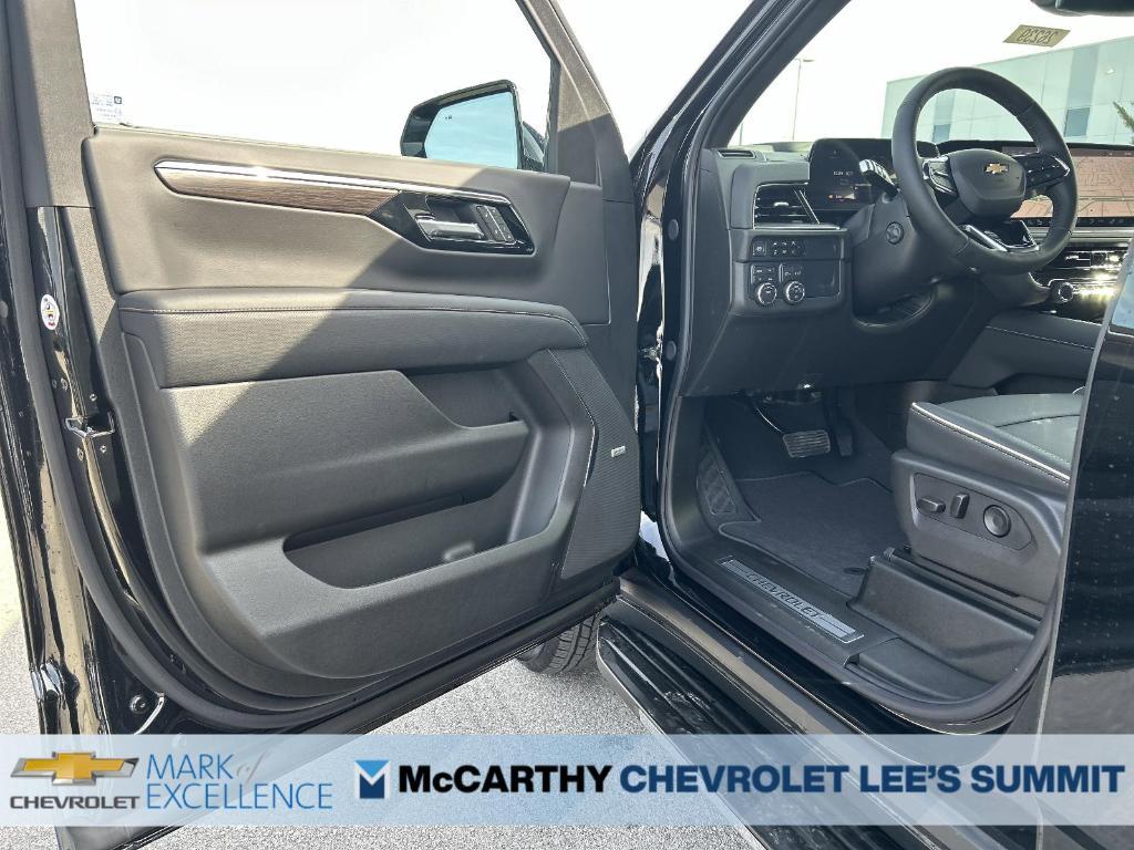 new 2025 Chevrolet Suburban car, priced at $76,595