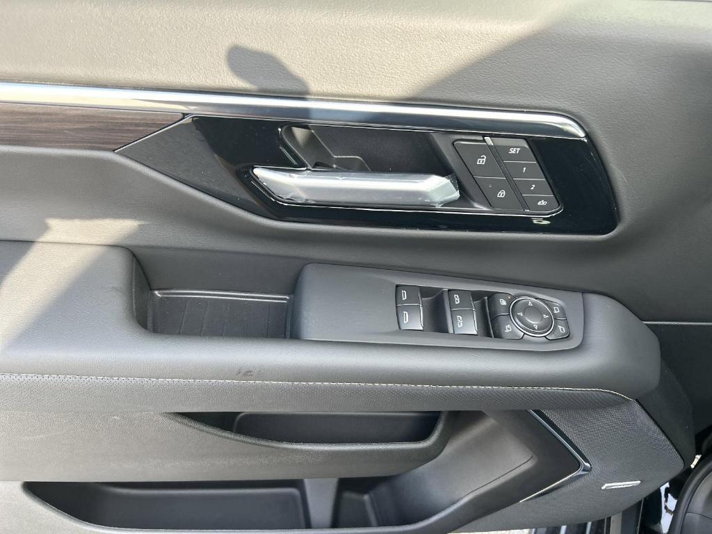 new 2025 Chevrolet Suburban car, priced at $78,595
