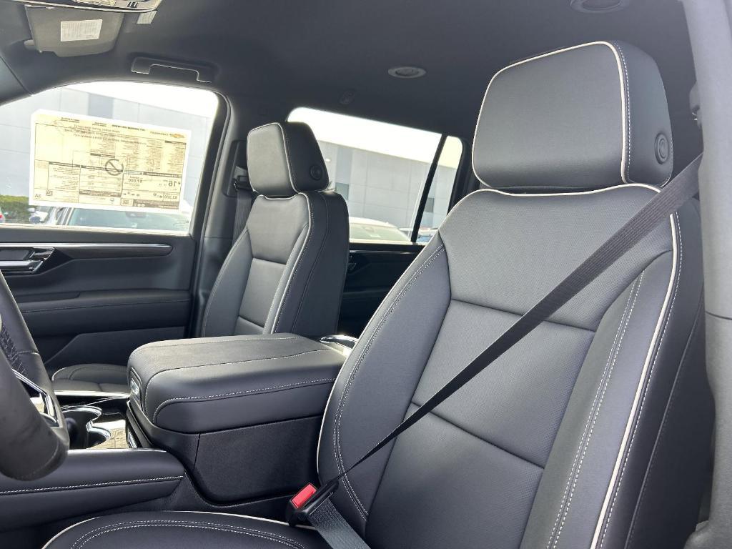 new 2025 Chevrolet Suburban car, priced at $78,595