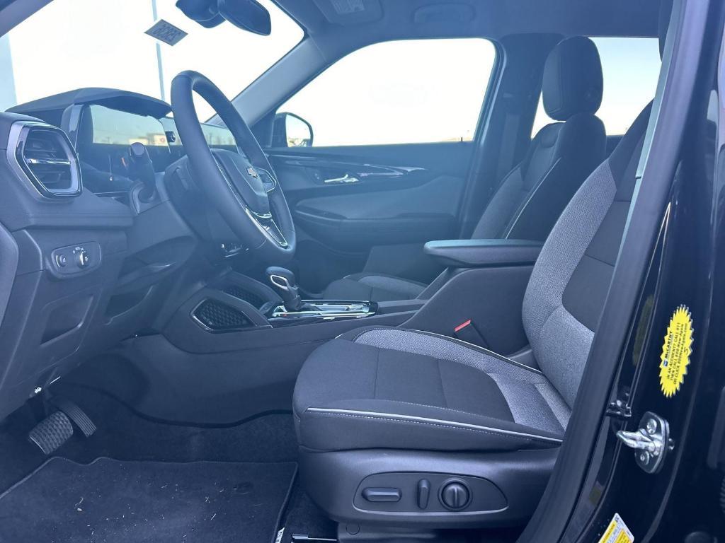 new 2025 Chevrolet TrailBlazer car, priced at $26,720