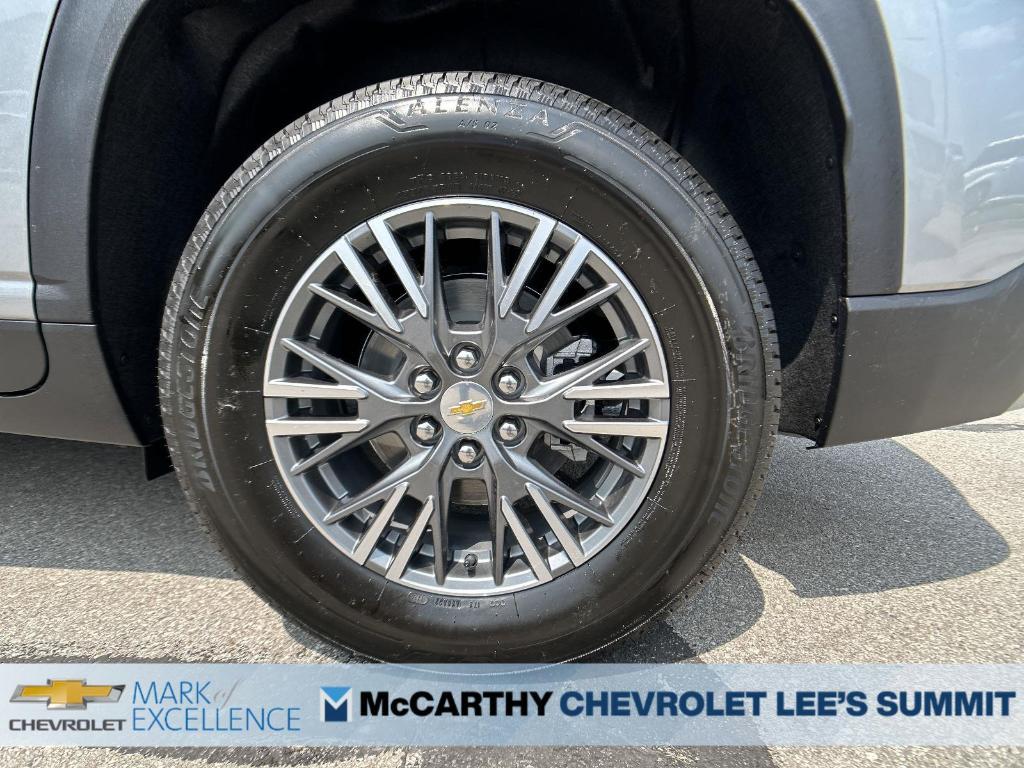 new 2025 Chevrolet Traverse car, priced at $43,000