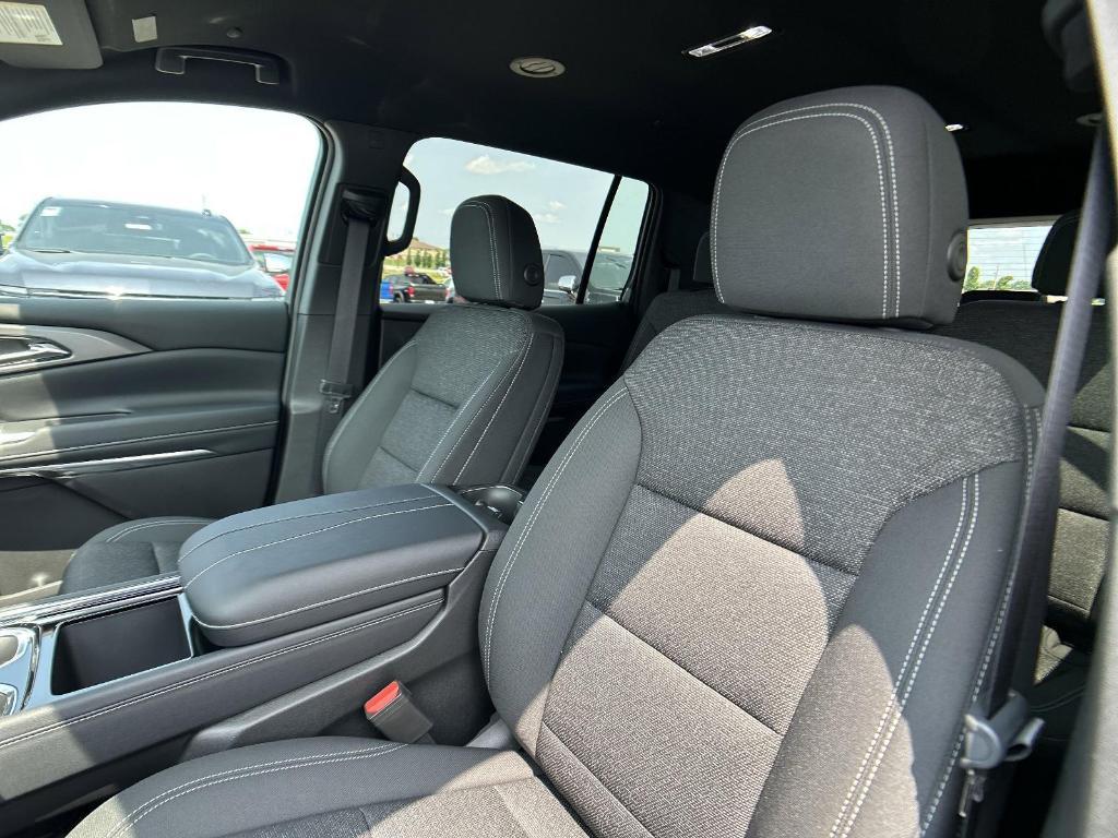 new 2025 Chevrolet Traverse car, priced at $44,545