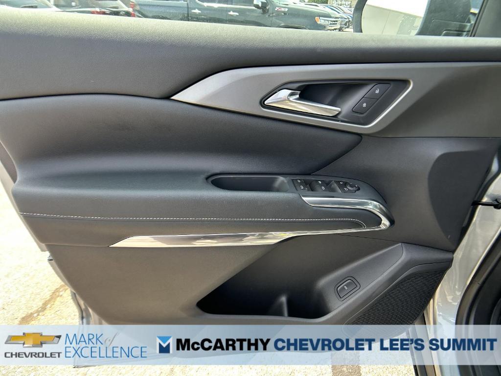 new 2025 Chevrolet Traverse car, priced at $43,000