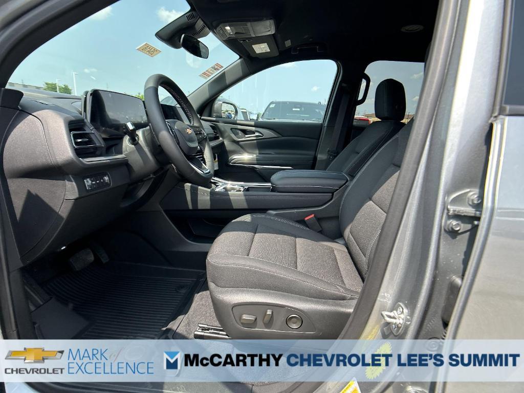 new 2025 Chevrolet Traverse car, priced at $43,000