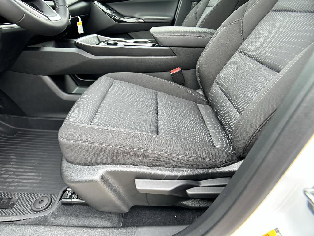 new 2026 Chevrolet Equinox car, priced at $31,285