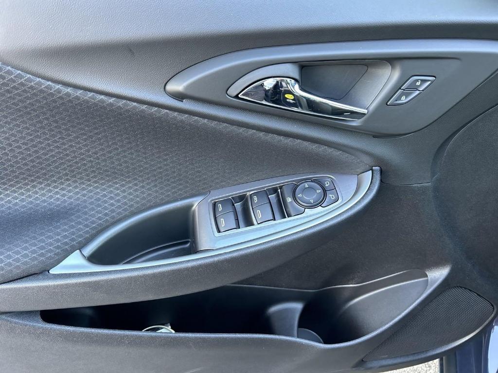 new 2025 Chevrolet Malibu car, priced at $30,315