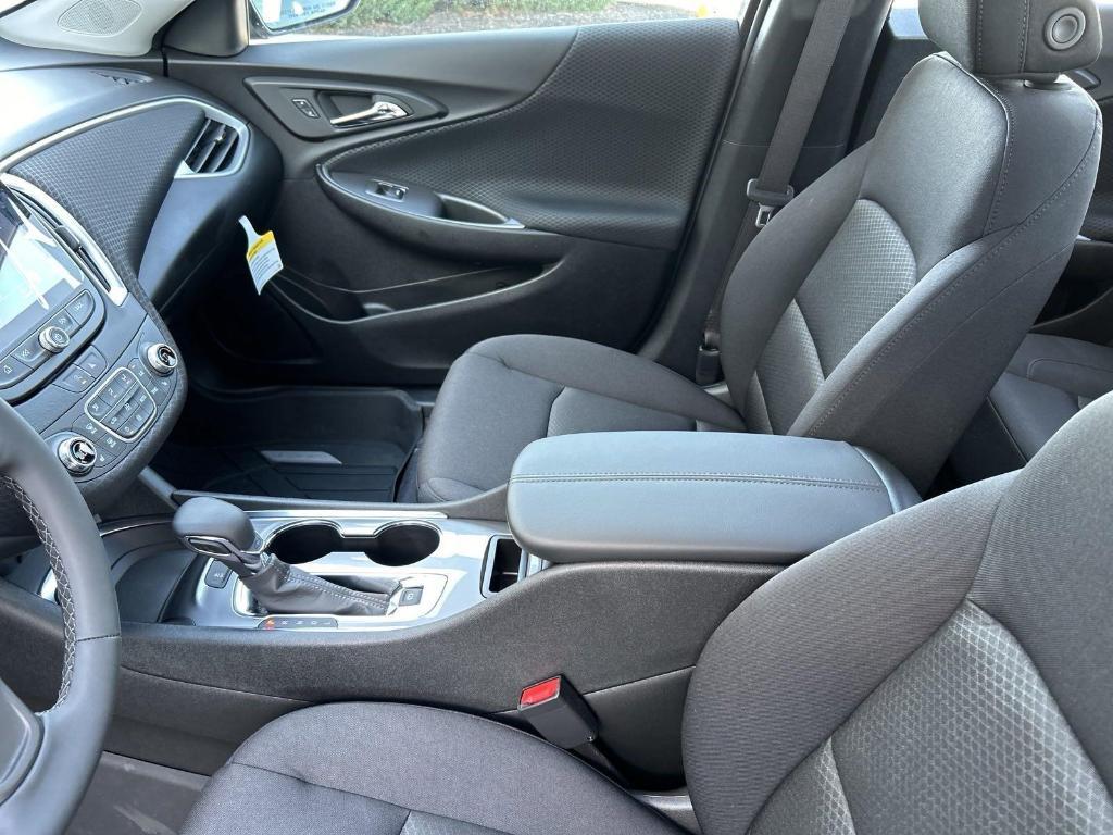 new 2025 Chevrolet Malibu car, priced at $30,315