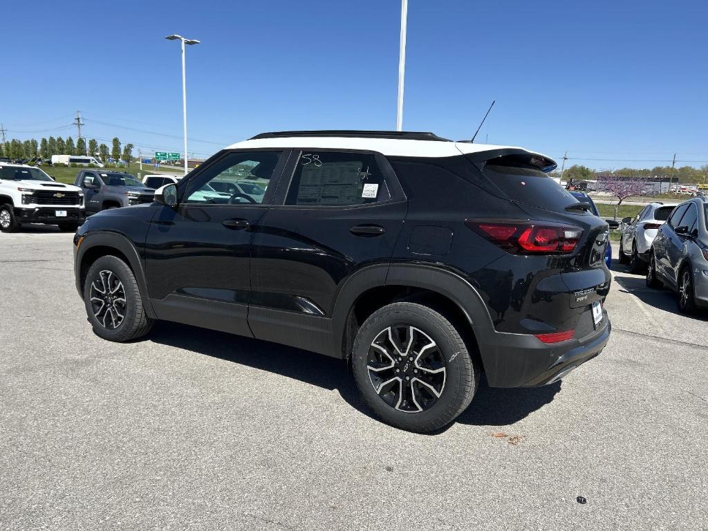 new 2025 Chevrolet TrailBlazer car, priced at $28,335