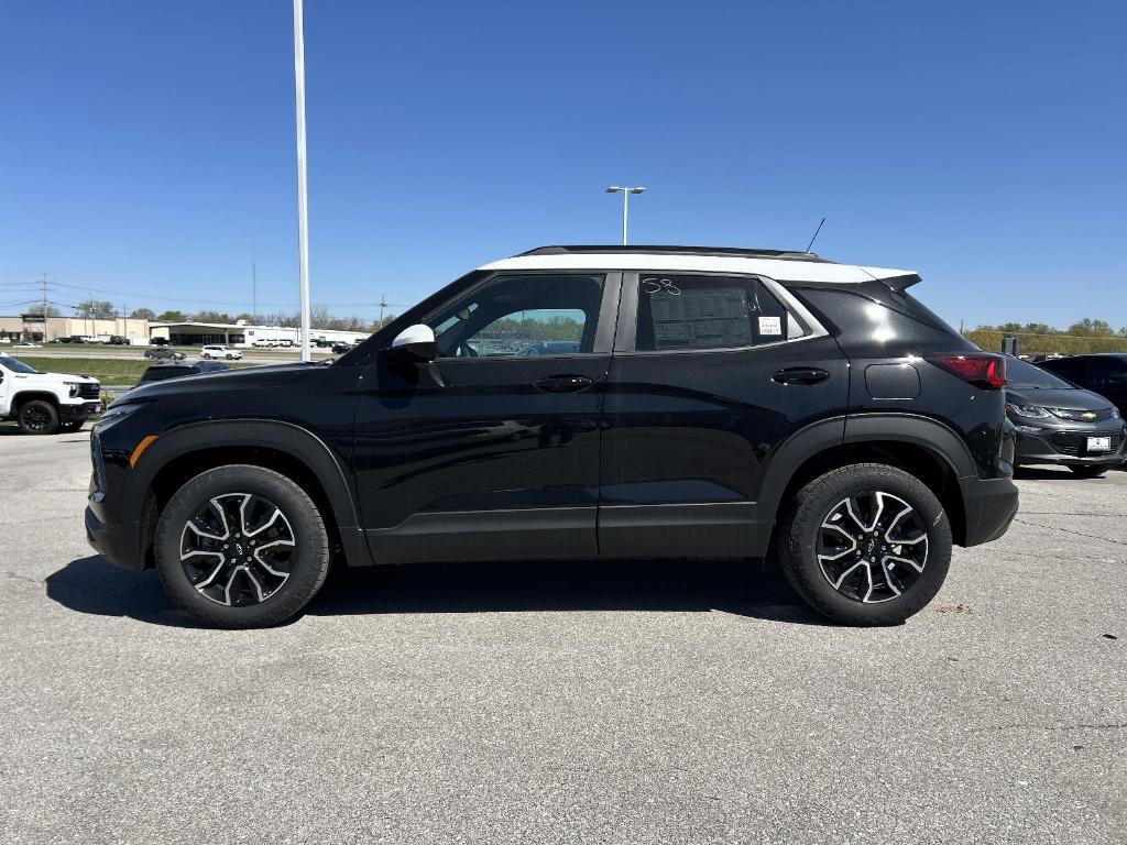new 2025 Chevrolet TrailBlazer car, priced at $28,335