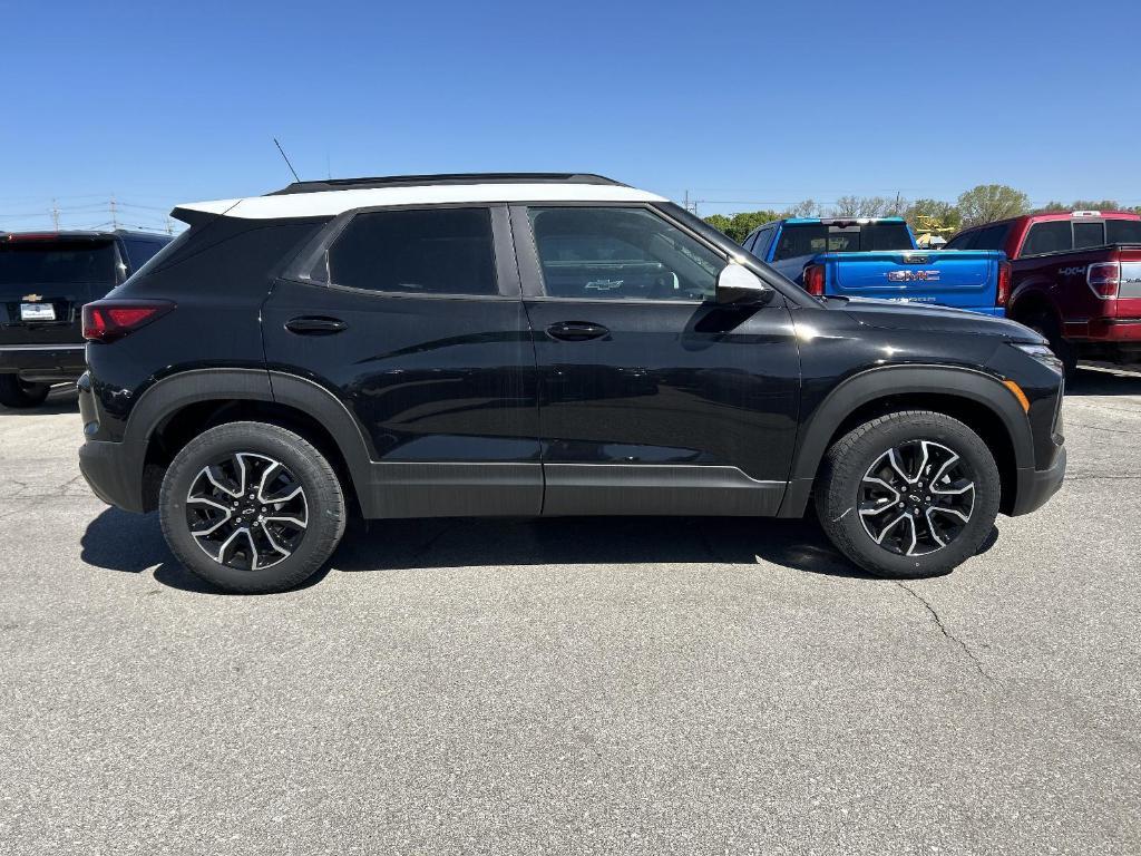 new 2025 Chevrolet TrailBlazer car, priced at $28,335