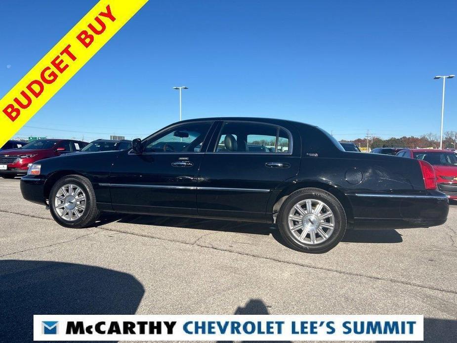 used 2009 Lincoln Town Car car, priced at $9,000